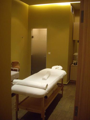 a hospital room with a bed in a room at STUDIO DELUXE IN MARINA CAPE 4 stars complex 33 7 in Aheloy