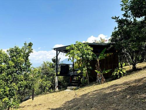 a small building on the side of a hill at Manoah: cabaña en las montañas 2 in La Mesa