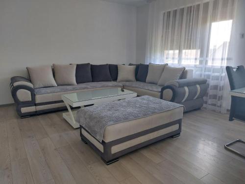 A seating area at Apartman Gajić