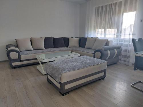 Predel za sedenje v nastanitvi Apartmanii Gajić