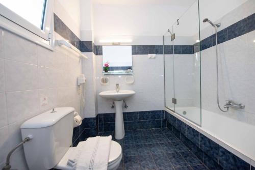 Un baño de Lea Family Resort