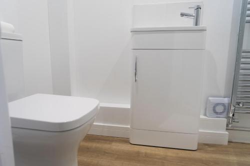 Afbeelding uit fotogalerij van Crossways - a modern two bedroom village apartment close to cheltenham in Claypits