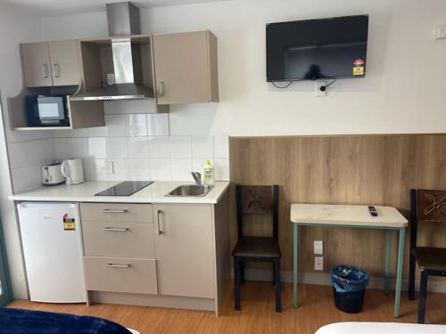 Dapur atau dapur kecil di Conway Motel Manukau