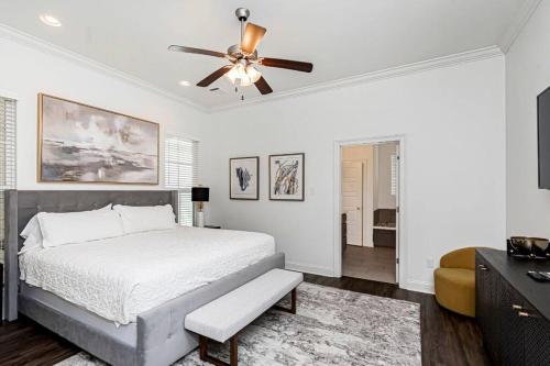 a bedroom with a bed and a ceiling fan at NEW 3 BD/2.5BA Townhouse by LSU in Baton Rouge