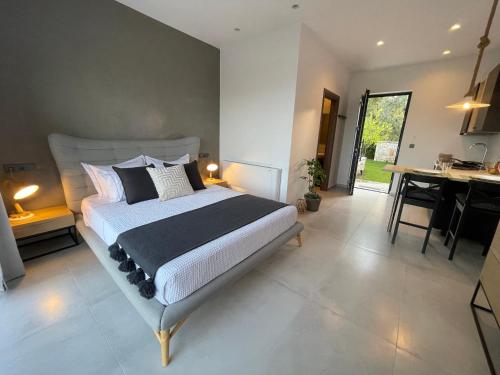 Polyxeni Suites