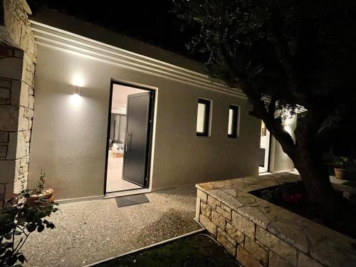Polyxeni Suites