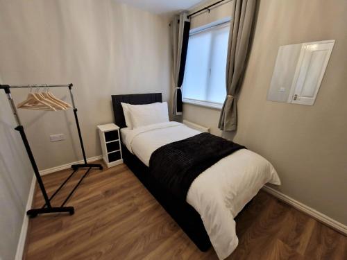 Postelja oz. postelje v sobi nastanitve Impeccable 2-Bed Apartment in Newcastle upon Tyne