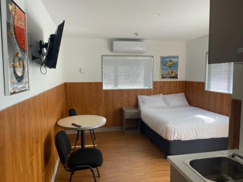 Postel nebo postele na pokoji v ubytování Conway Motel Manukau