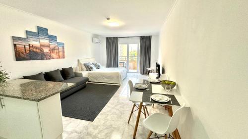 PRAIA DA ROCHA, 4ºB Jardins da Rocha, Charming Studio, near the Sea, By IG