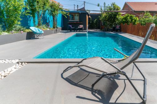 Bazén v ubytování Pure Sky Apartments - with pool nebo v jeho okolí