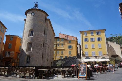 Здание апартаментов/квартиры