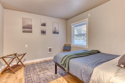 a bedroom with a bed and a window at Mt Air Unit 9 · Apt 9 at the base of Mt Hood in Mount Hood Village
