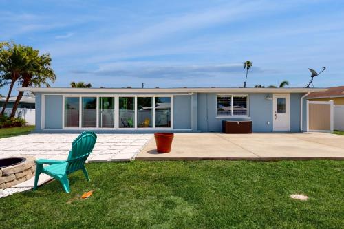 a green chair in front of a blue house at Nokomis Nirvana in Nokomis