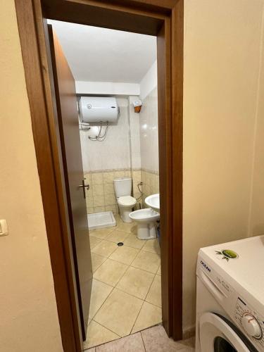 Afbeelding uit fotogalerij van Esar Apartment in Durrës