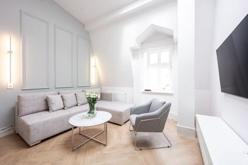 a living room with a couch and a table at Native Apartments Starowiślna 43/16 in Krakow