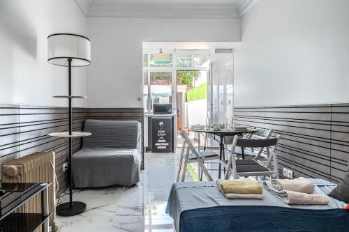 Terrace & Barbecue Apartment in Alameda Downtown