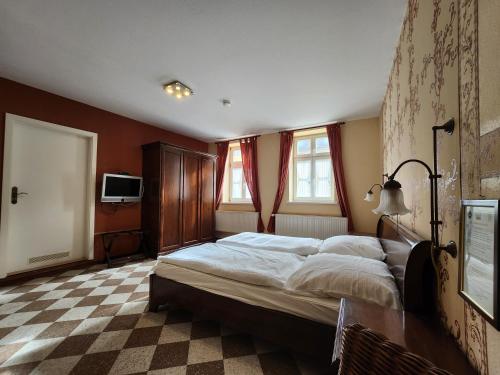 a bedroom with a bed and a checkered floor at Hotel zur Post in Wernigerode