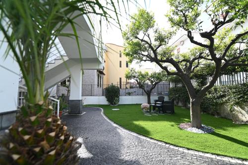 Jardín al aire libre en Slopes Suites and SPA