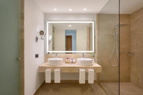 Un baño de Breathless Punta Cana Resort & Spa - Adults Only - All Inclusive