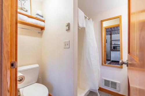 Charming two-level retreat in Capitol Hill - Foxglove Inn_3