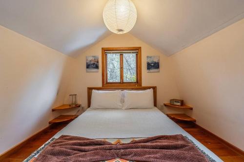 Charming two-level retreat in Capitol Hill - Foxglove Inn_2