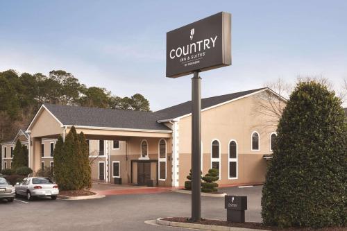 znak przed budynkiem ze wspólnotą w obiekcie Country Inn & Suites by Radisson, Griffin, GA w mieście Griffin