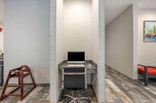 an office with a desk with a computer on it at Quality Inn & Suites Joelton - Nashville in Joelton
