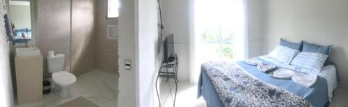 two images of a bedroom with a bed and a bathroom at Aconchego das flores in Campos do Jordão