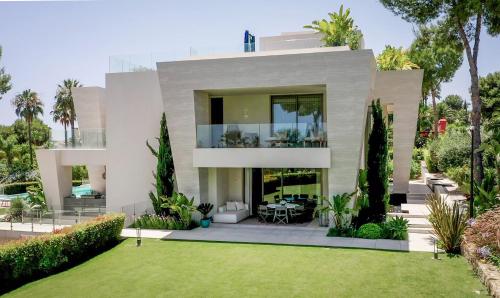 Villa LA 5 bedroom Villa in Sierra Blanca, Marbella