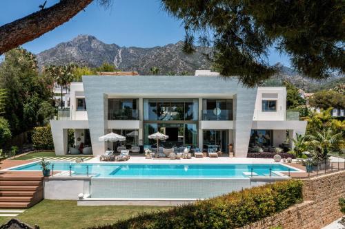 Villa LA 5 bedroom Villa in Sierra Blanca, Marbella