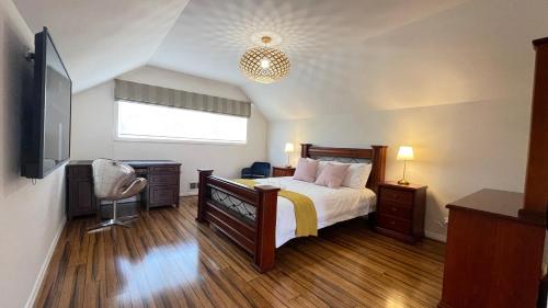 Letto o letti in una camera di StayAU 4BRM Chic Urban Retreat