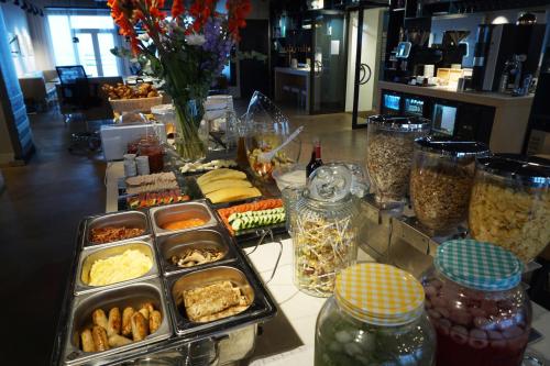 Comida en o cerca de este hotel
