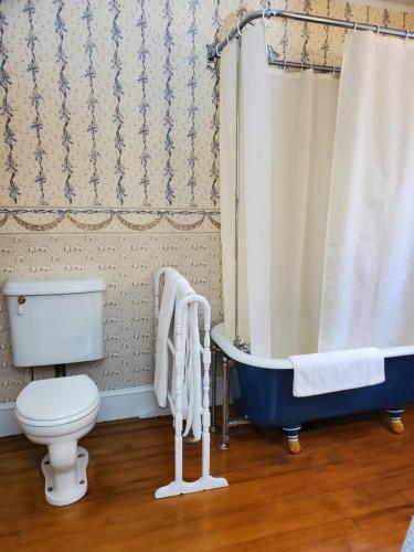 a bathroom with a toilet and a shower at Harbourside Inn in Northeast Harbor