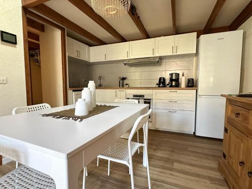 Maison rénovée 2023 à La Palmyre - Proche plage et commerces - 4 pers, terrasse et parking - FR-1-705-17