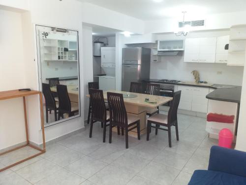 a kitchen with a table and chairs in a room at Apartamento equipado frente de la bahía de pampatar in Pampatar