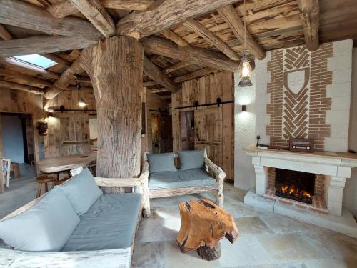 Photo de la galerie de l'établissement Maison de plain-pied avec grand jardin, proche Chambord, insolite et confortable, idéale famille. - FR-1-491-415, à Crouy-sur-Cosson