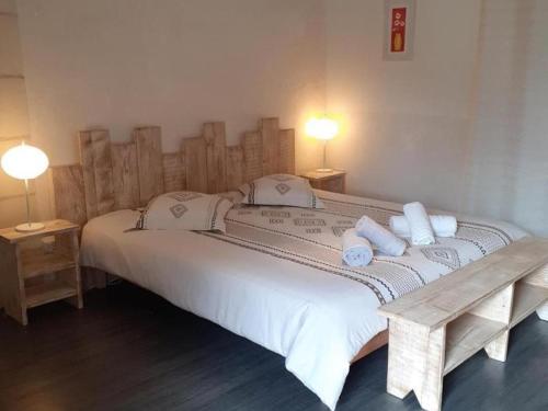 Galeriebild der Unterkunft Gîte de charme proche du ZooParc de Beauval - 2 terrasses, jardin, cheminée, clim, parking gratuit - FR-1-491-408 in Meusnes