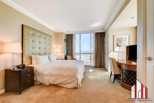 Кровать или кровати в номере Signature 2BR3BA F1 View Balcony Ste 08-801 and 03