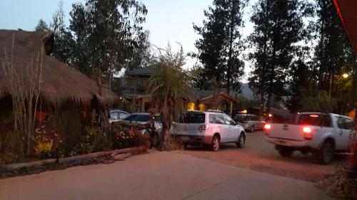 a group of cars parked in a parking lot at Cabañas Rukas Licantén in Licantén