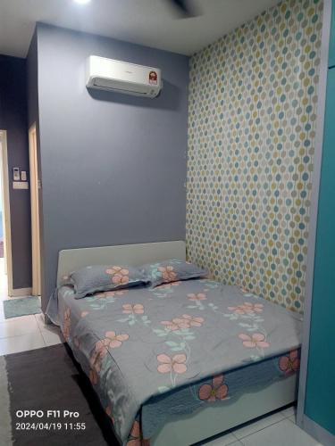 a small bed in a room with a wall at Ahnaf Homestay Desaru in Bandar Penawar