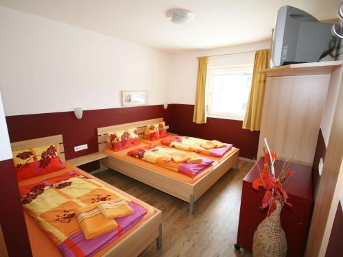 Cama o camas de una habitación en Chalet in Piesendorf near Kaprun Ski Slopes