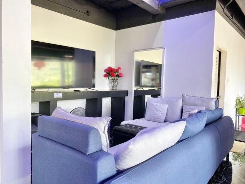 Ruang duduk di Chalong - 8 Bedroom Private Pool Villa - Nap Crown