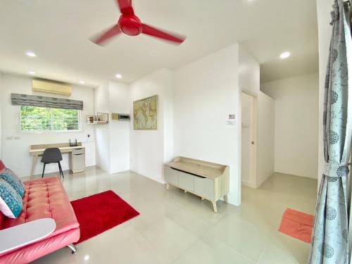 Dapur atau dapur kecil di Chalong - 8 Bedroom Private Pool Villa - Nap Crown