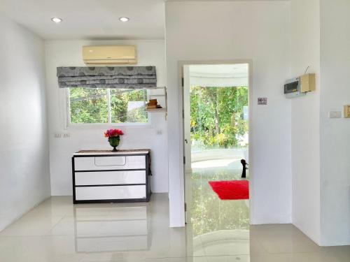 Ruang duduk di Chalong - 8 Bedroom Private Pool Villa - Nap Crown