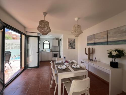 Olympia House Lovely, Close to Town and Beaches with Private Pool & Fast WiFi