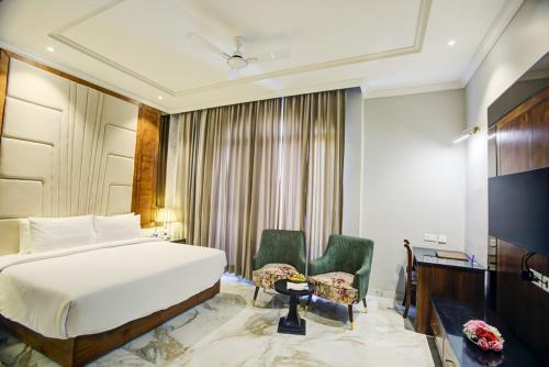 Ein Bett oder Betten in einem Zimmer der Unterkunft Sarovar Portico Saharanpur