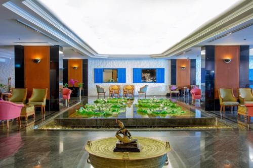 a lobby with a fountain in the middle of a room at Bangkok Hotel Lotus Sukhumvit 33 by Compass Hospitality in Bangkok