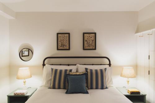 Voodi või voodid majutusasutuse Buckingham Mews_Stone Cottage 4 toas