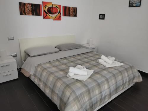 Un pat sau paturi într-o cameră la Rimalusa B&B