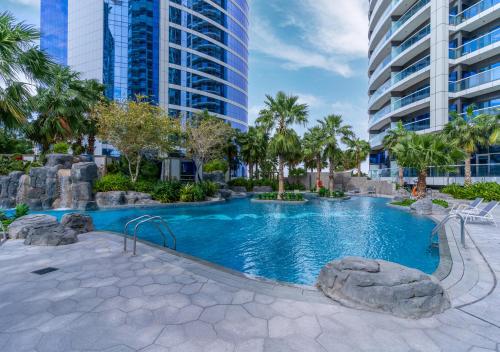 Savis Homes - Damac Paramount Tower A 1BR Ultimate Luxury and Glam Escape